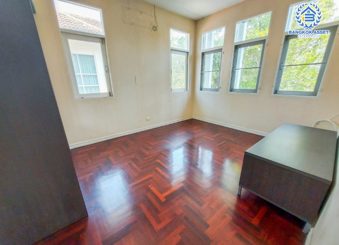 *****บ้านเดี่ยวมือสอง ม.มณีรินทร์ เลคแอนด์พาร์ค ราชพฤกษ์-ติวานนท์ หน้าโครงการติดถนนใหญ่ บนพื้นที่ 94.1 ตร.ว. ฟังก์ชัน 3 ห้องนอน 3 ห้องน้ำ จอดรถได้ 2 คัน บ้านสวยพร้อมอยู่ ทำเลเข้า-ออกเมืองสะดวก เชื่อมต่อถนนหลายเส้นทาง ใกล้เซ็นทรัล แจ้งวัฒนะ และทางด่วนศรีสมาน